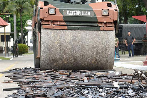 Aplastadas cuatro mil armas en Río de Janeiro